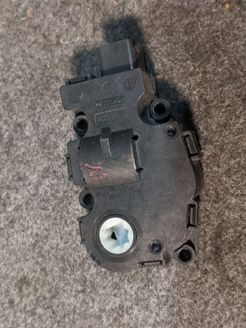 Заслонка печки/климат-контроля Mercedes-Benz GL-Класс X166 2016, дизель, АКПП, внедорожник 5 дв., EFB496, T946104A - фото №1