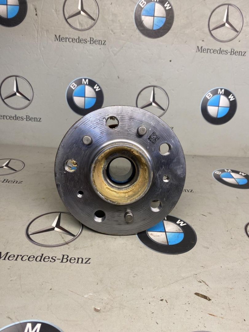 ступица передняя правая BMW 2023, 4.4 л., бензин, 416, 8098967 - фото №1