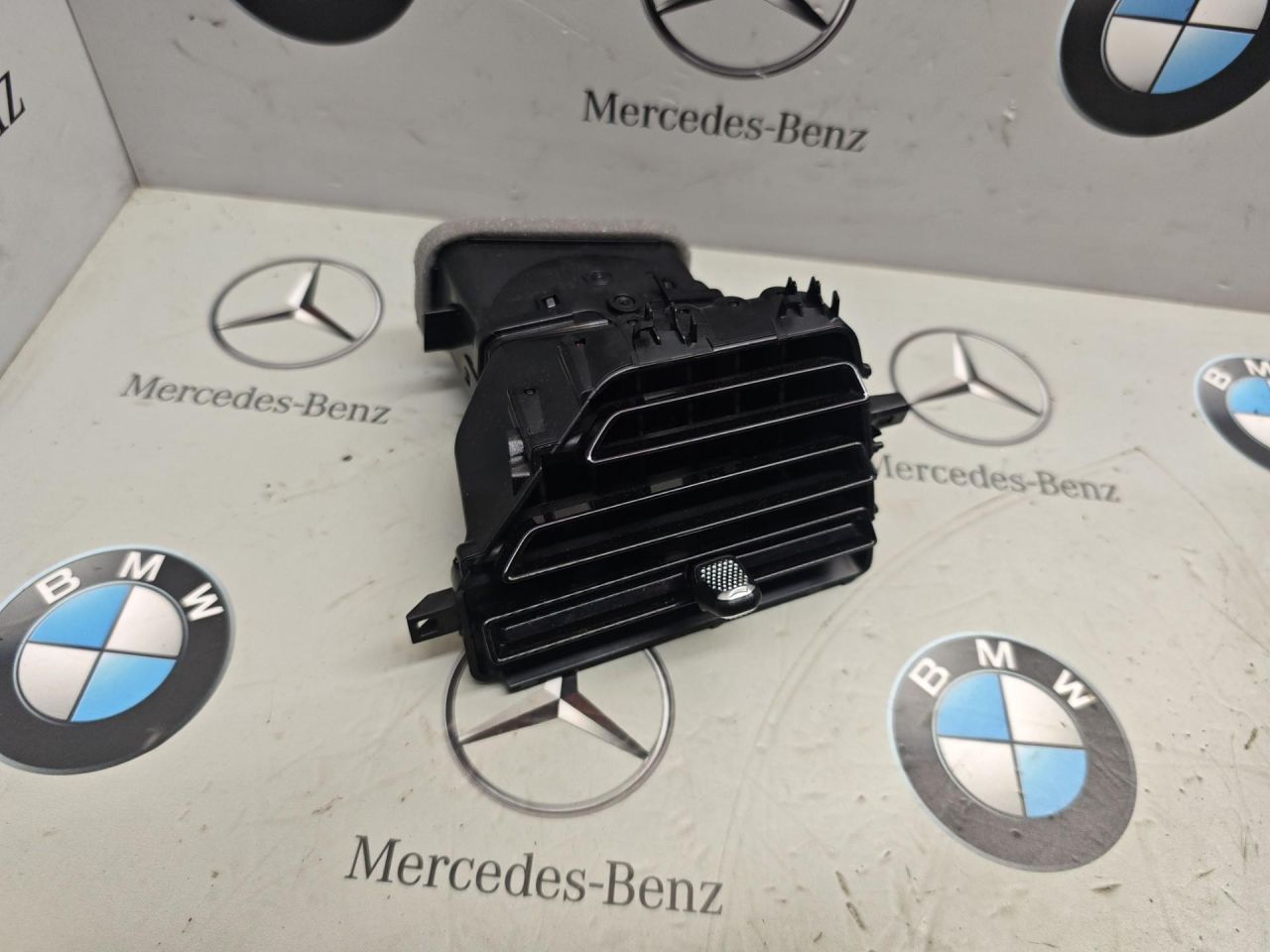 дефлектор обдува салона BMW 2024, 5A4F827 - фото №1