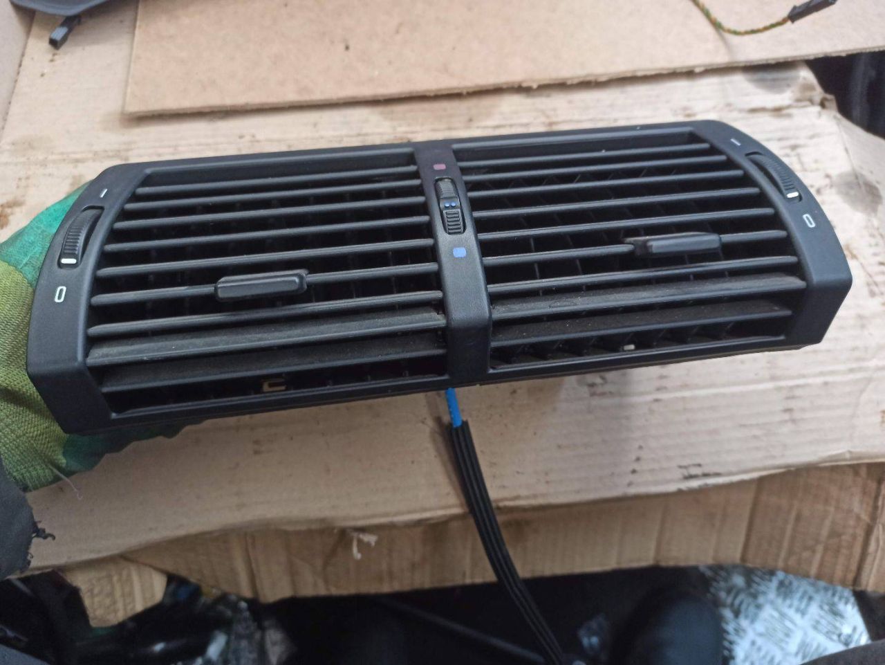 дефлектор обдува салона BMW X5 E53 2001, 3.0 л., бензин, АКПП, внедорожник 5 дв., 8402221 - фото №1