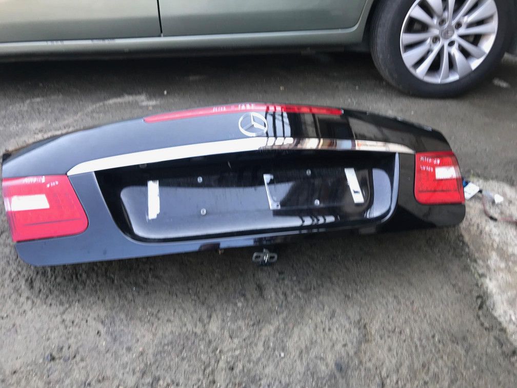 крышка багажника (дверь 3-5) Mercedes-Benz E-Класс W212/S212/C207/A207 2011, 1.8 л., M 271.860, бензин, АКПП, черный, кабриолет - фото №1