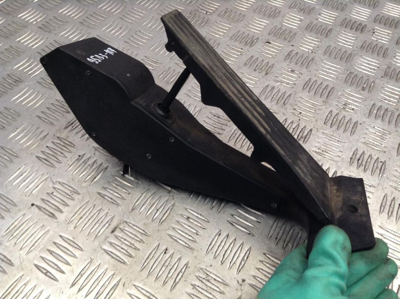 педаль BMW 7 серия E65/E66/E67 2004, 3.0 л., бензин, АКПП, седан, 6766930 - фото №1