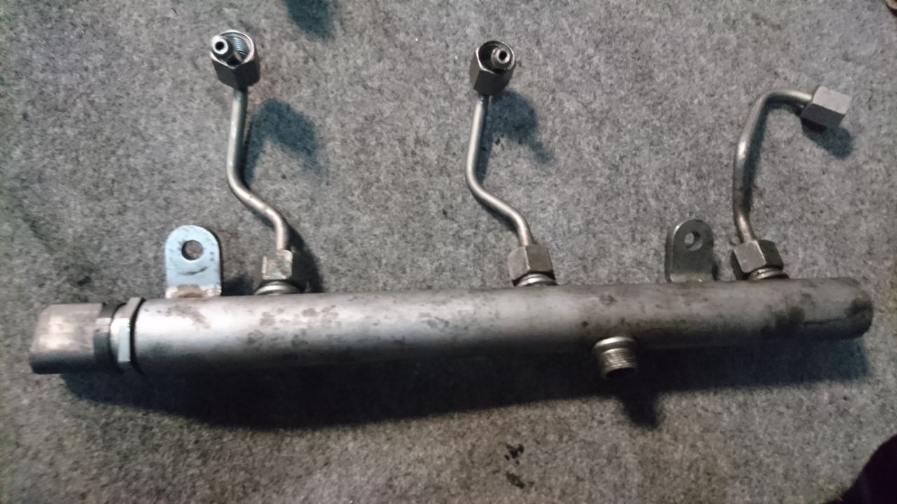 топливная рампа Mercedes-Benz CLS-Класс C219 2006, 3.0 л., OM 642.920, дизель, АКПП, A6420702695 - фото №1