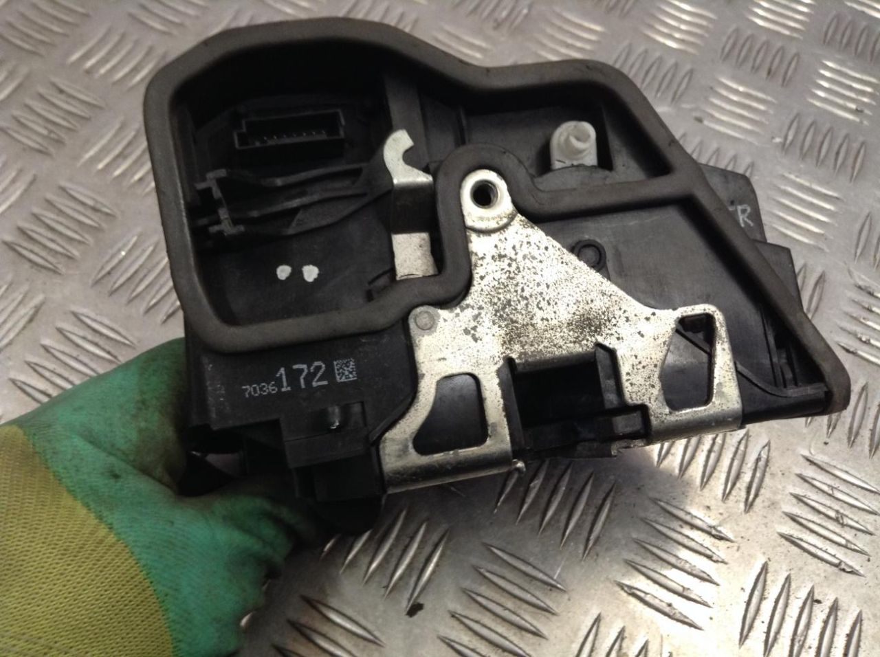 замок двери задней правой BMW 7 серия E65/E66/E67 2003, 3.0 л., дизель, АКПП, седан, 7036172 - фото №1