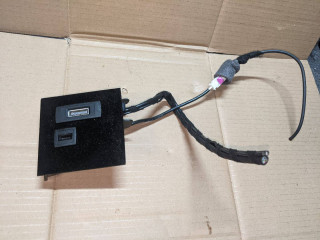 разъем AUX / USB Mercedes-Benz E-Класс W212/S212/C207/A207 [рестайлинг] 2013, 3.5 л., бензин, универсал, A2128210911