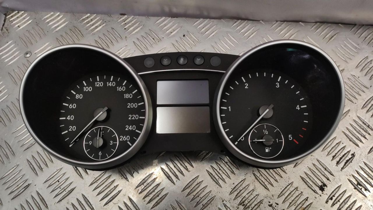 щиток приборов (приборная панель) Mercedes-Benz M-Класс W164 2007, 3.0 л., OM 642.940, дизель, 1645408947 - фото №1