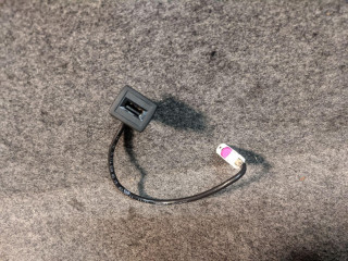 разъем AUX / USB Mercedes-Benz C-Класс W204/S204/C204 [рестайлинг] 2011, 2.1 л., OM 651.913, дизель, АКПП, универсал, 1728200515, A1728200515