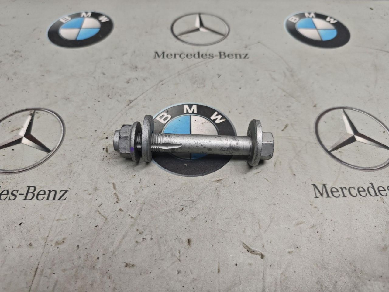 болт развальный BMW XM G09 2024, 4.4 л., бензин, 475, полный привод - фото №1