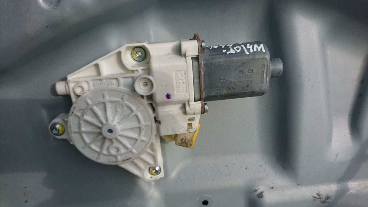 моторчик стеклоподъемника передний правый Mercedes-Benz M-Класс W164 2006, 3.5 л., M 272.967, бензин, АКПП, внедорожник 5 дв., правый руль, A2518200842 - фото №1