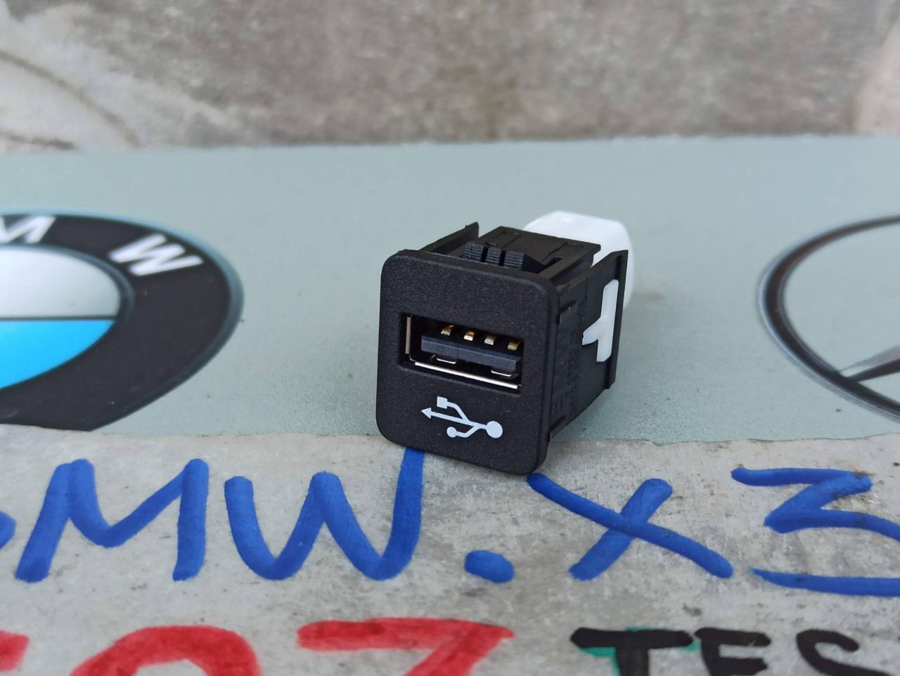 разъем AUX / USB BMW 2024, 3.0 л., бензин, 84109229294, 9229294 - фото №1