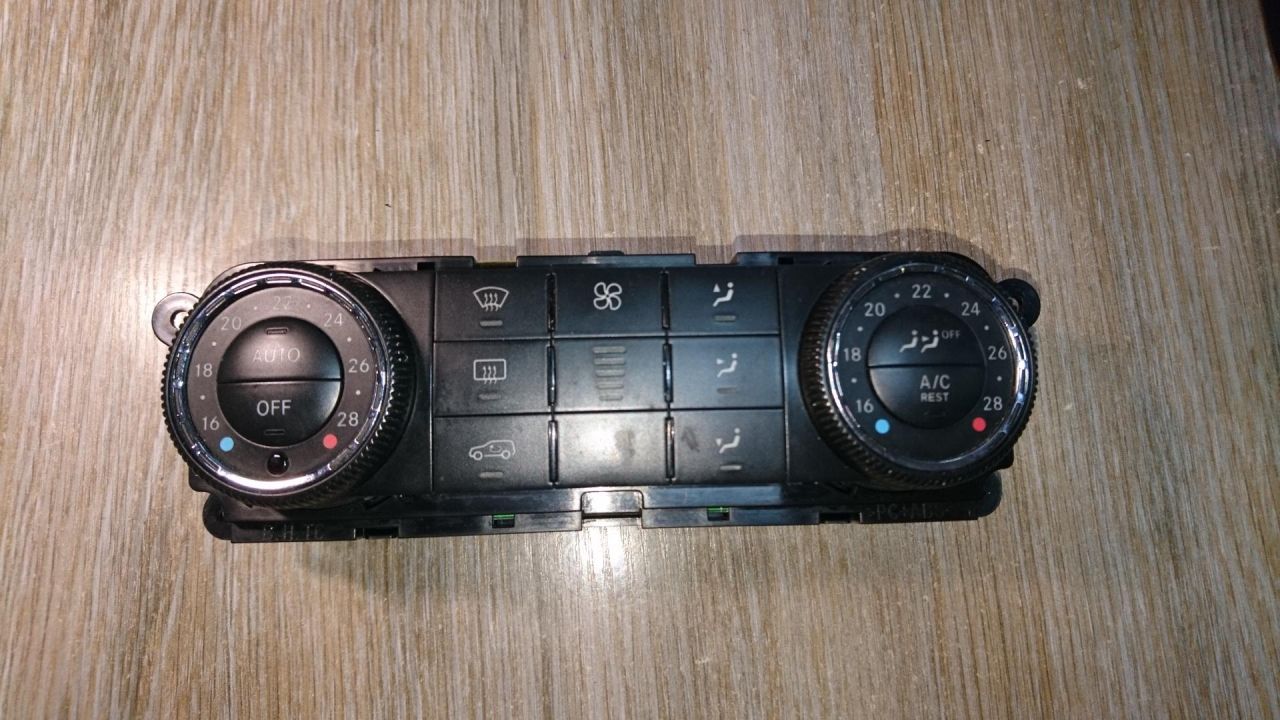 блок управления печки / климат-контроля Mercedes-Benz GL-Класс X164 2007, 3.0 л., OM 642.940, дизель, АКПП, серебристый, внедорожник 5 дв., A2518702689 - фото №1