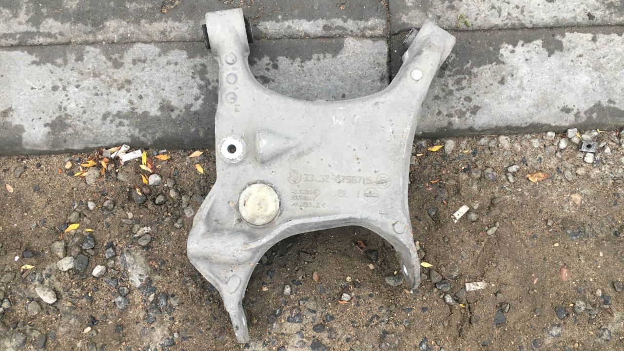 рычаг задний нижний BMW 5 серия E60/E61 2007, 4.8 л., бензин, АКПП, универсал, 6758715 - фото №1