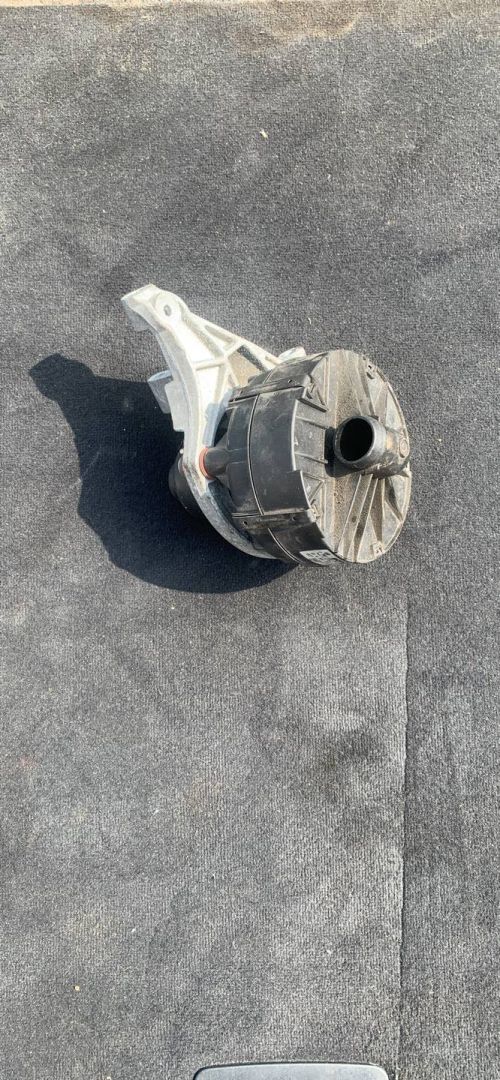 насос продувки катализатора Mercedes-Benz 2012, 1.8 л., M 271.860, бензин, A0001406785 - фото №1