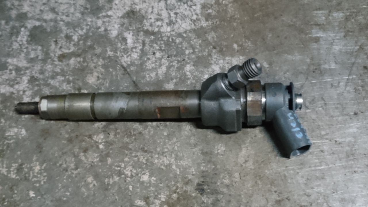 форсунка BMW 3 серия F30/F31/F34 2012, 2.0 л., N47 D20 C, дизель, АКПП, седан, 13537798446, 0445110289 - фото №1