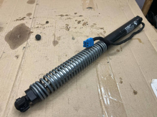 амортизатор крышки багажника (3-5 двери) BMW 7 серия G11/G12 [рестайлинг] 2021, 3.0 л., B57 D30 A, дизель, 8499572