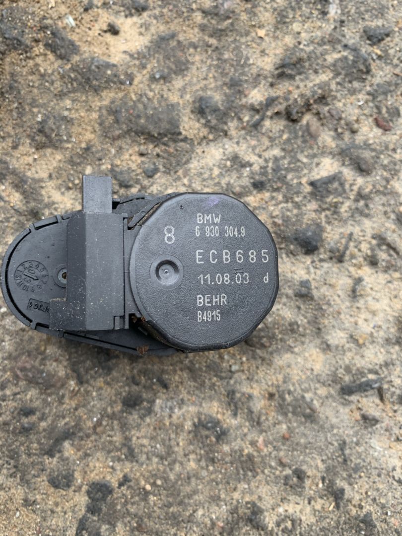моторчик заслонки печки BMW 5 серия E60/E61 2006, бензин, АКПП, универсал, 6930304 - фото №1