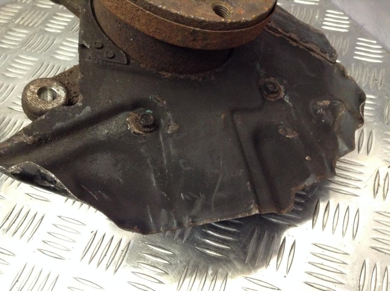 защитный кожух тормозного механизма BMW X5 E53 2003, 4.4 л., АКПП, внедорожник 5 дв. - фото №1