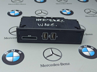 разъем AUX / USB Mercedes-Benz C-Класс W205/S205/C205 2017, A2058200226