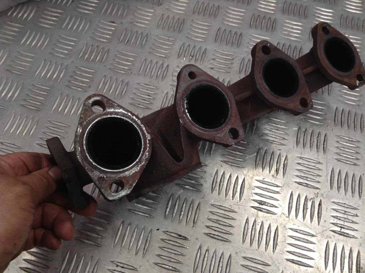 коллектор выпускной BMW 3 серия E90/E91/E92/E93 2007, 2.0 л., N47 D20 A, дизель, АКПП, универсал - фото №1