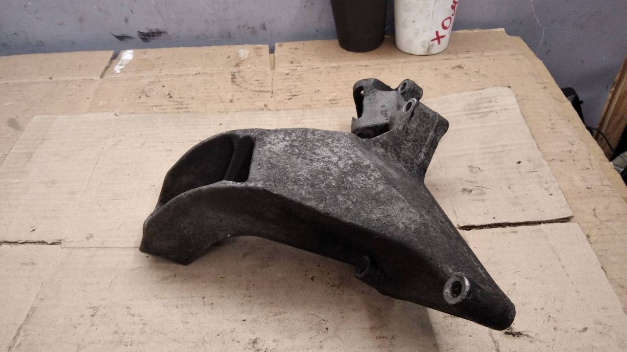 кронштейн двигателя BMW 3 серия E46 2002, 2.0 л., дизель, 6753225 - фото №1