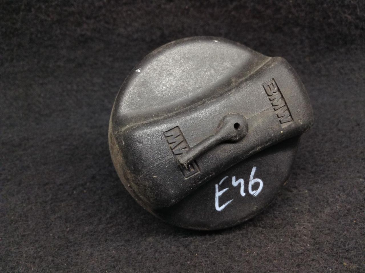 пробка топливного бака BMW 3 серия E46 2001, 1.8 л., N42 B18 A, бензин, АКПП, хетчбэк 5 дв. - фото №1