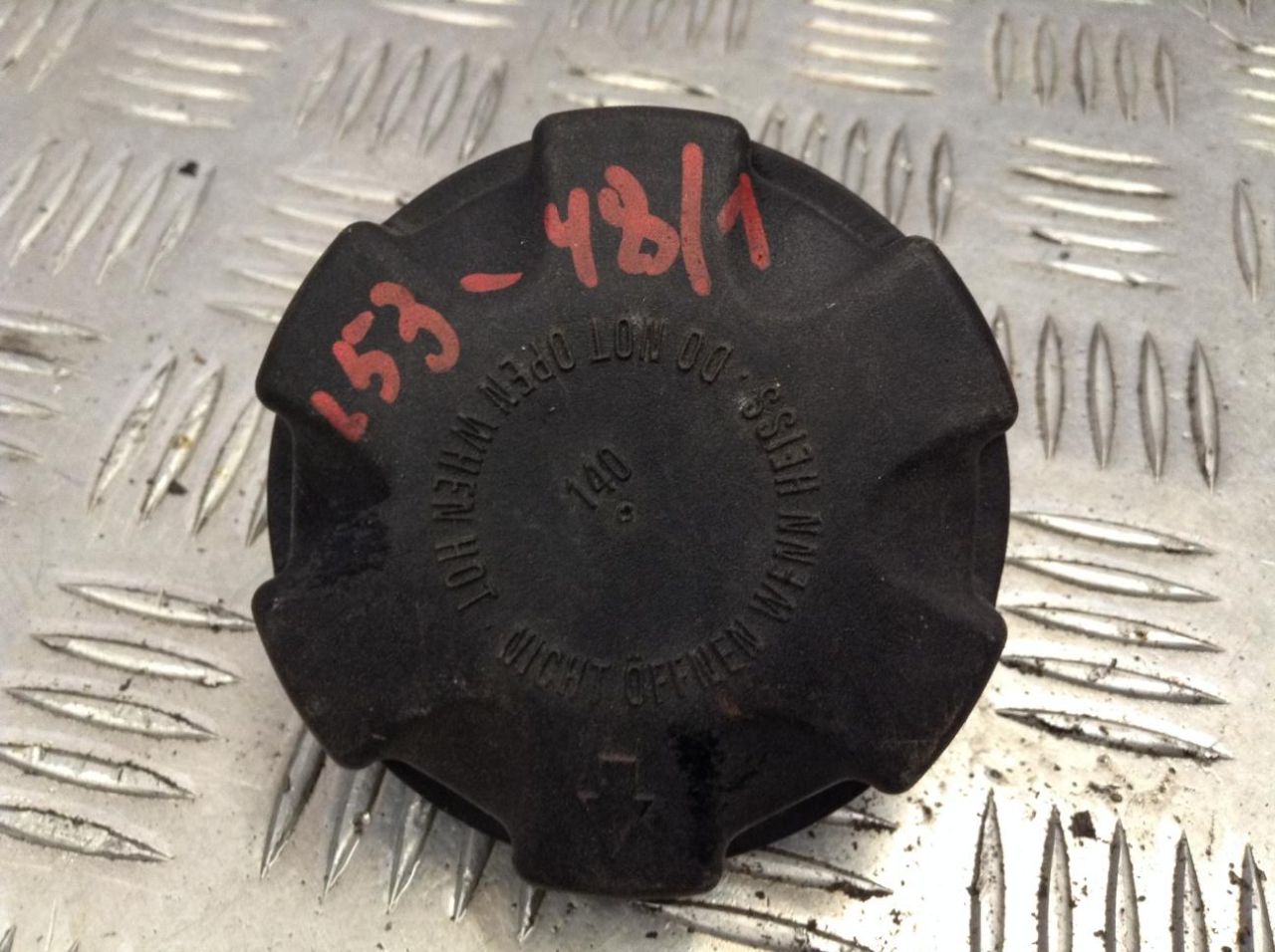 пробка расширительного бачка BMW X6 E71/E72 2010, 3.0 л., N57 D30 A, дизель, АКПП, внедорожник 5 дв. - фото №1