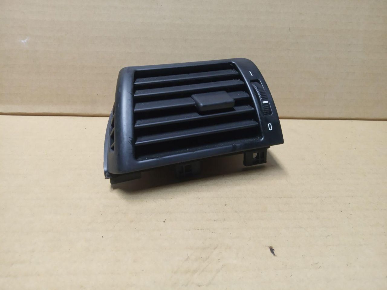 дефлектор обдува салона BMW 3 серия E46 2003, 2.0 л., дизель, АКПП, универсал, 8361897 - фото №1