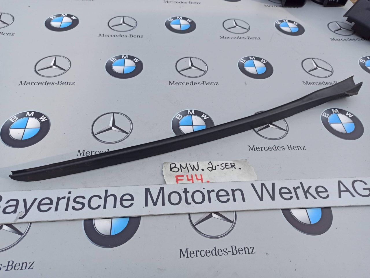 молдинг лобового стекла BMW 2 серия F44 2020, 2.0 л., бензин, хетчбэк 5 дв., полный привод, 7475980 - фото №1