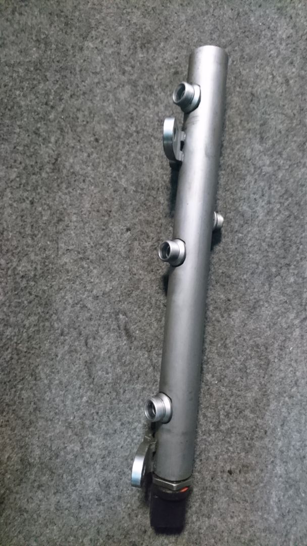 топливная рампа Mercedes-Benz CLS-Класс C219 2006, 3.0 л., OM 642.920, дизель, АКПП, A0061537828, 0281002927 - фото №1