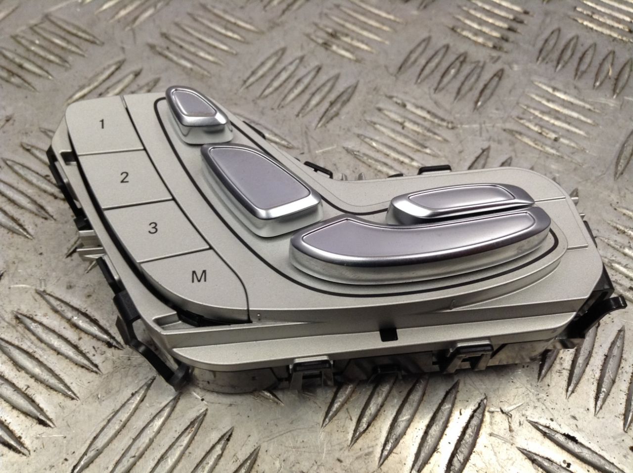 блок управления сиденьем Mercedes-Benz E-Класс W213/S213/C238/A238 2016, 2.0 л., OM 654.920, дизель, АКПП, белый, седан, правый руль, 2139050004 - фото №1