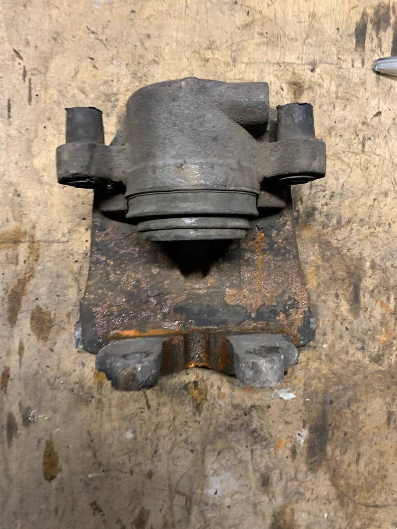 суппорт задний левый BMW X5 E70 2010, 3.0 л., дизель - фото №1