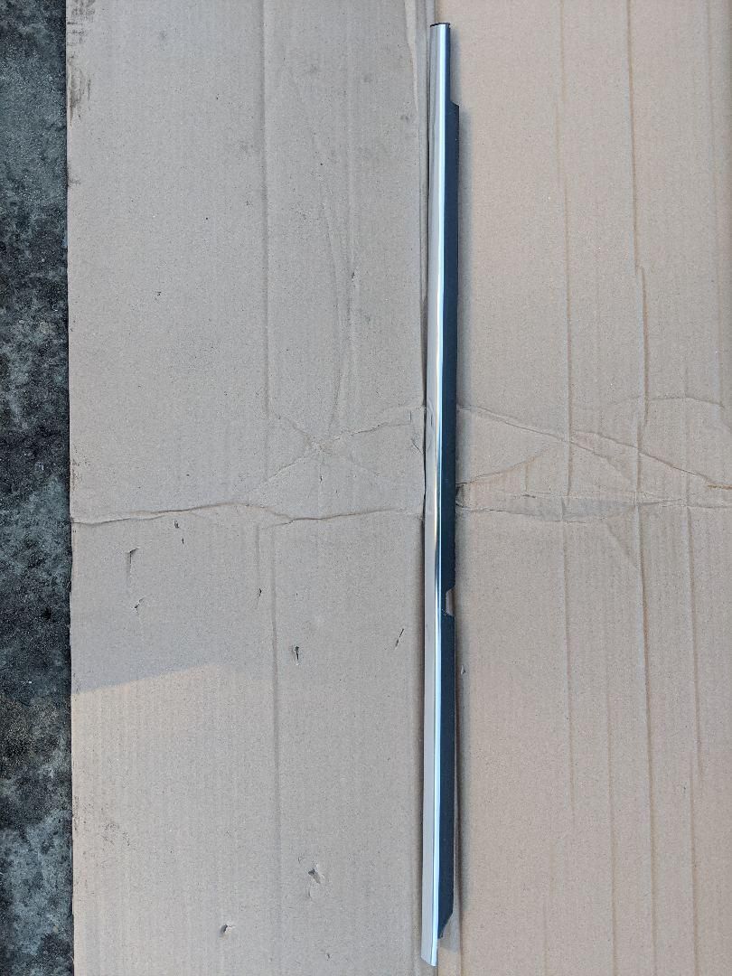 молдинг стекла Mercedes-Benz C-Класс W204/S204 2008, 2.1 л., дизель, МКПП, серебро, седан - фото №1