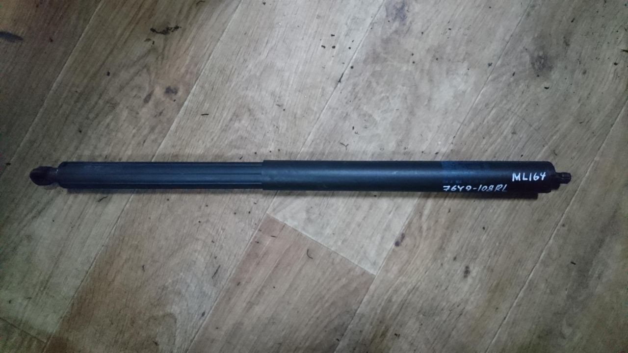 амортизатор крышки багажника (3-5 двери) Mercedes-Benz M-Класс W164 2006, 3.5 л., M 272.967, бензин, АКПП, внедорожник 5 дв., правый руль, A1647400445, 4661YF - фото №1