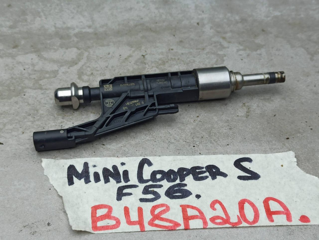 форсунка Mini Cooper S 3 поколение 2015, 2.0 л., B48 A20 A, бензин, 7639990 - фото №1