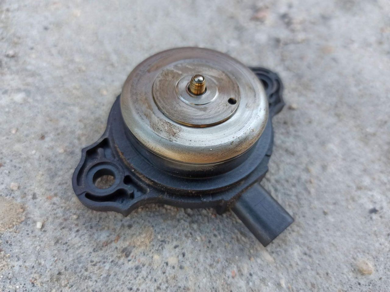 клапан фазорегулятора BMW 2015, 2.0 л., N20 B20 B, бензин, 7593719 - фото №1