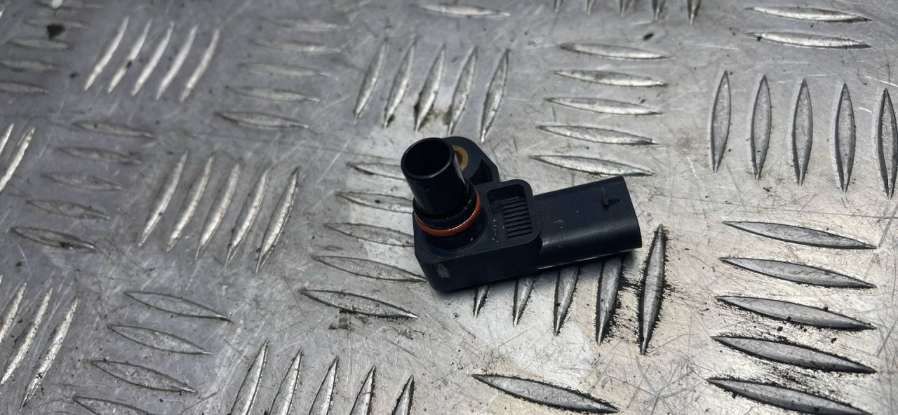 датчик давления во впускном коллекторе Mercedes-Benz C-Класс W205/S205/C205 2016, 2.0 л., M 274.920, бензин, задний привод, A0081538928 - фото №1