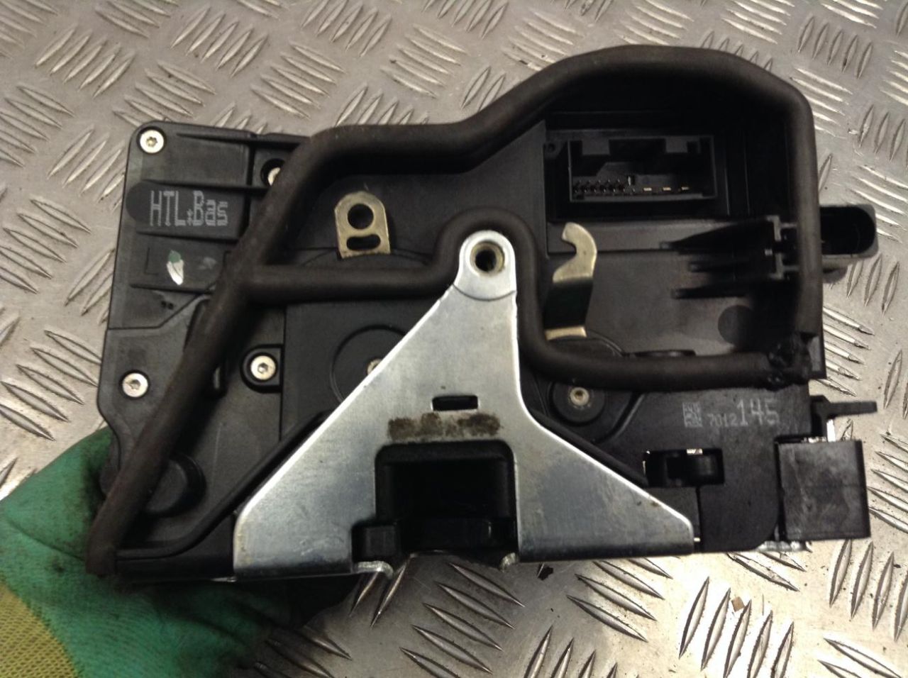 замок двери задней левой BMW 7 серия E65/E66/E67 2002, 4.4 л., бензин, АКПП, седан, 7012145 - фото №1