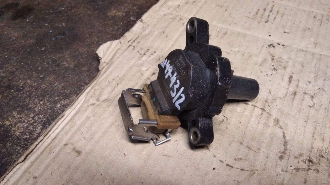 катушка зажигания BMW 5 серия E39 1998, 2.5 л., бензин, АКПП, седан, 1748017 - фото №1