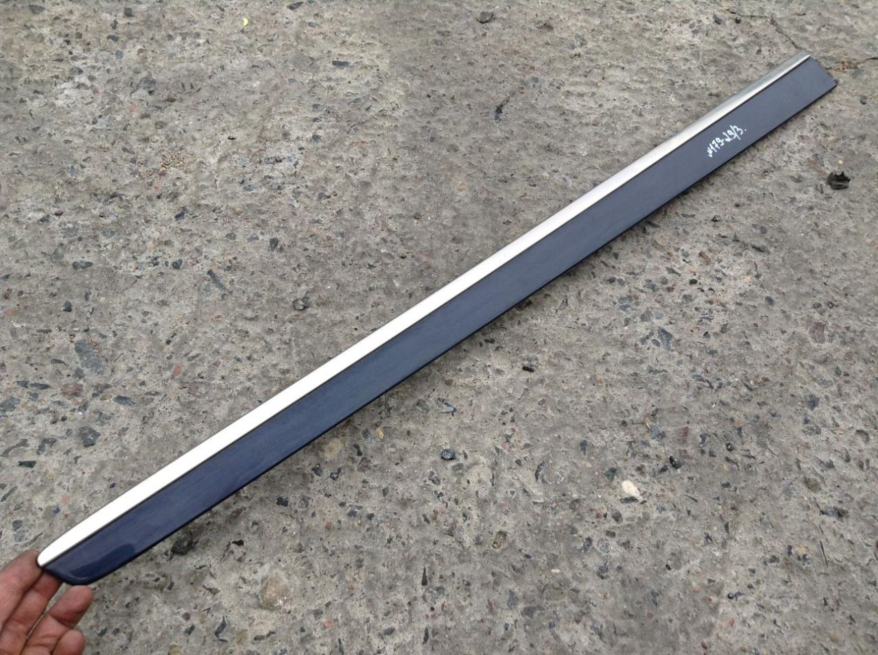 молдинг двери передней левой Mercedes-Benz M-Класс W164 2006, 3.0 л., OM 642.940, дизель, АКПП, внедорожник 5 дв. - фото №1