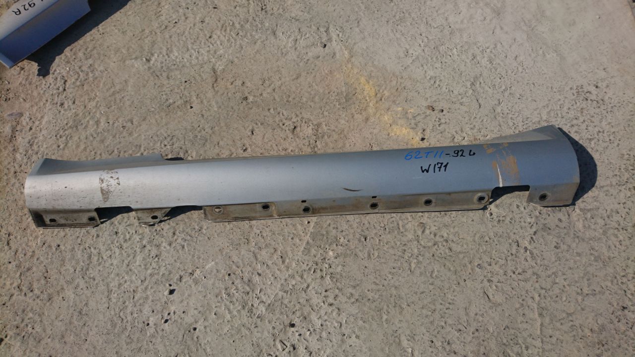 накладка на порог Mercedes-Benz SLK-Класс R171 2006, 3.5 л., M 272.963, бензин, АКПП, серебристый, кабриолет, A1716980154 - фото №1