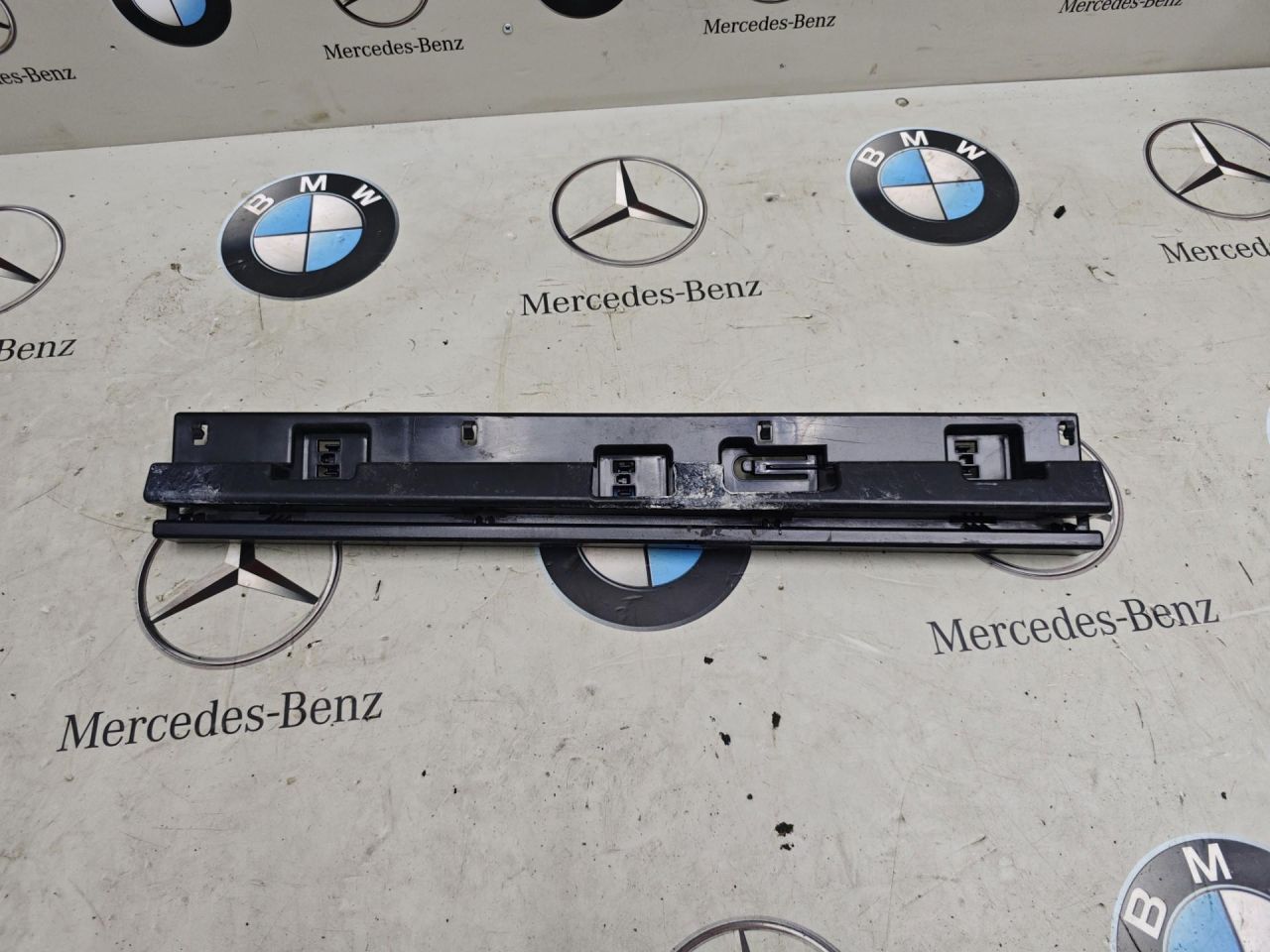 Кронштейн накладки на порог BMW 2 серия Active Tourer F45 2015, 2.0 л., бензин, 7301940 - фото №1