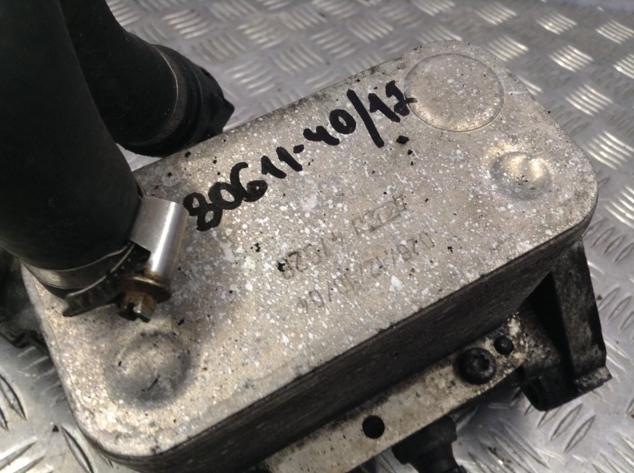 теплообменник масляного фильтра BMW 5 серия E60/E61 2005, 3.0 л., дизель, АКПП, седан - фото №1