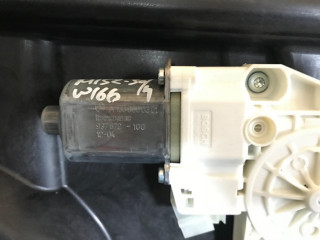 стеклоподъемник передний правый Mercedes-Benz M-Класс W166 2012, 2.1 л., OM 651.960, дизель, АКПП, мокрый асфальт, внедорожник 5 дв., A1669060301