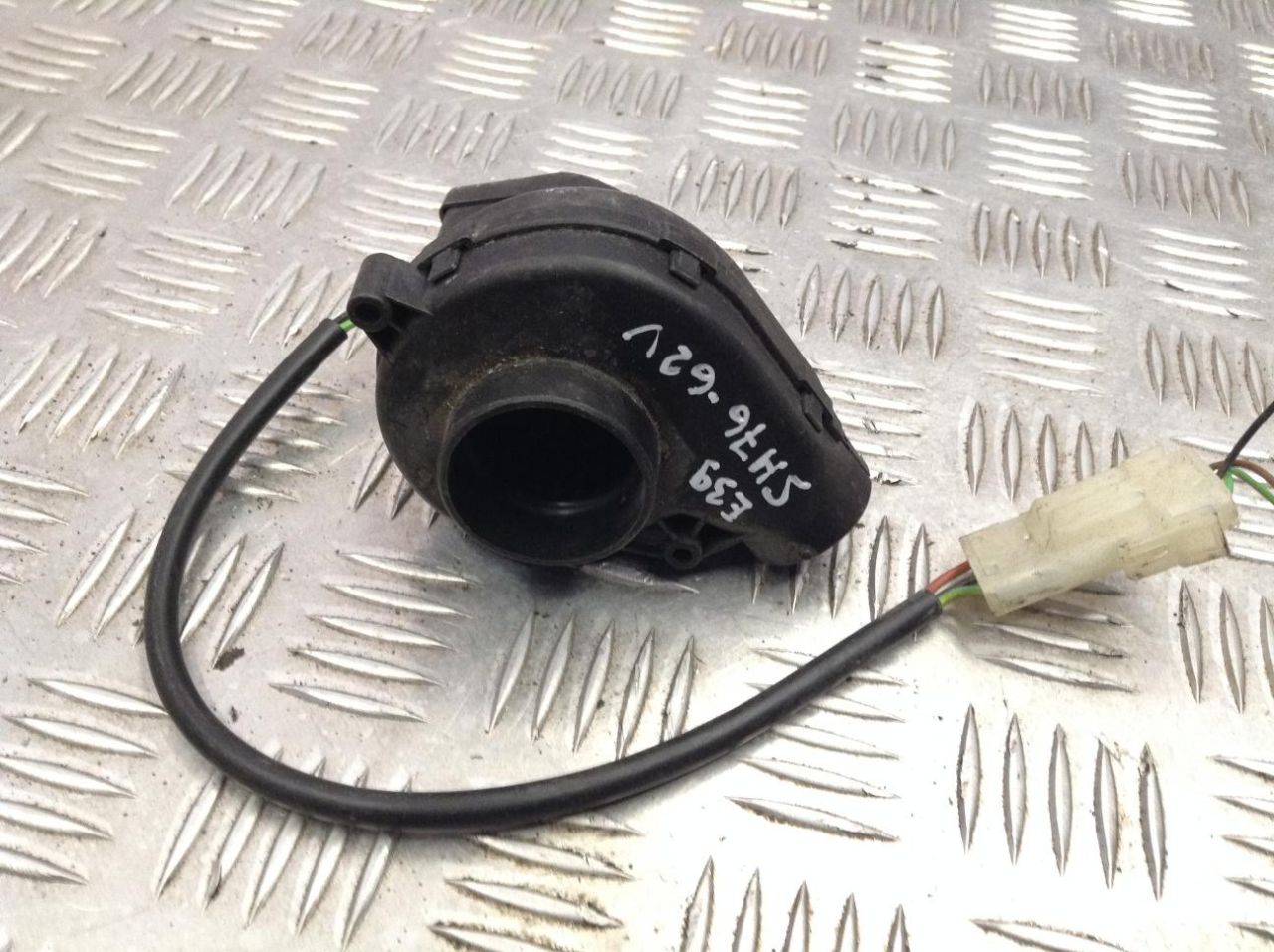 вентилятор охлаждения отсека электроники BMW 3 серия E46 1999, 1.6 л., N40 B16 A, бензин, АКПП, седан - фото №1