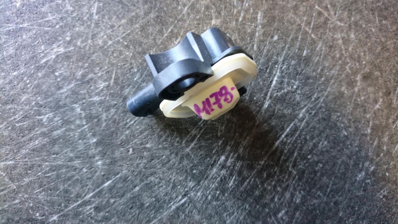 датчик удара Mercedes-Benz M-Класс W166 2015, 3.0 л., OM 642.826, дизель, АКПП, cthsq, внедорожник 5 дв., A1668210351 - фото №1