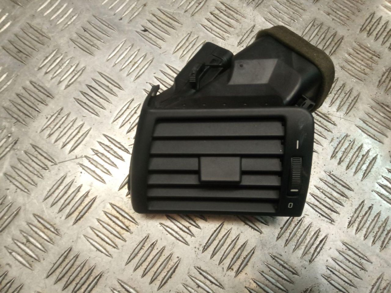 дефлектор обдува салона BMW 3 серия E46 2002, 3.0 л., дизель, АКПП, седан, 8361897 - фото №1