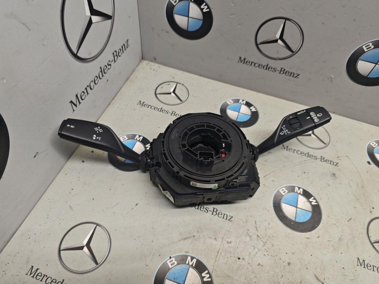 переключатель подрулевой (стрекоза) BMW 2 серия Active Tourer F45 2015, 2.0 л., B48 A20 A, бензин, 9368597 - фото №1