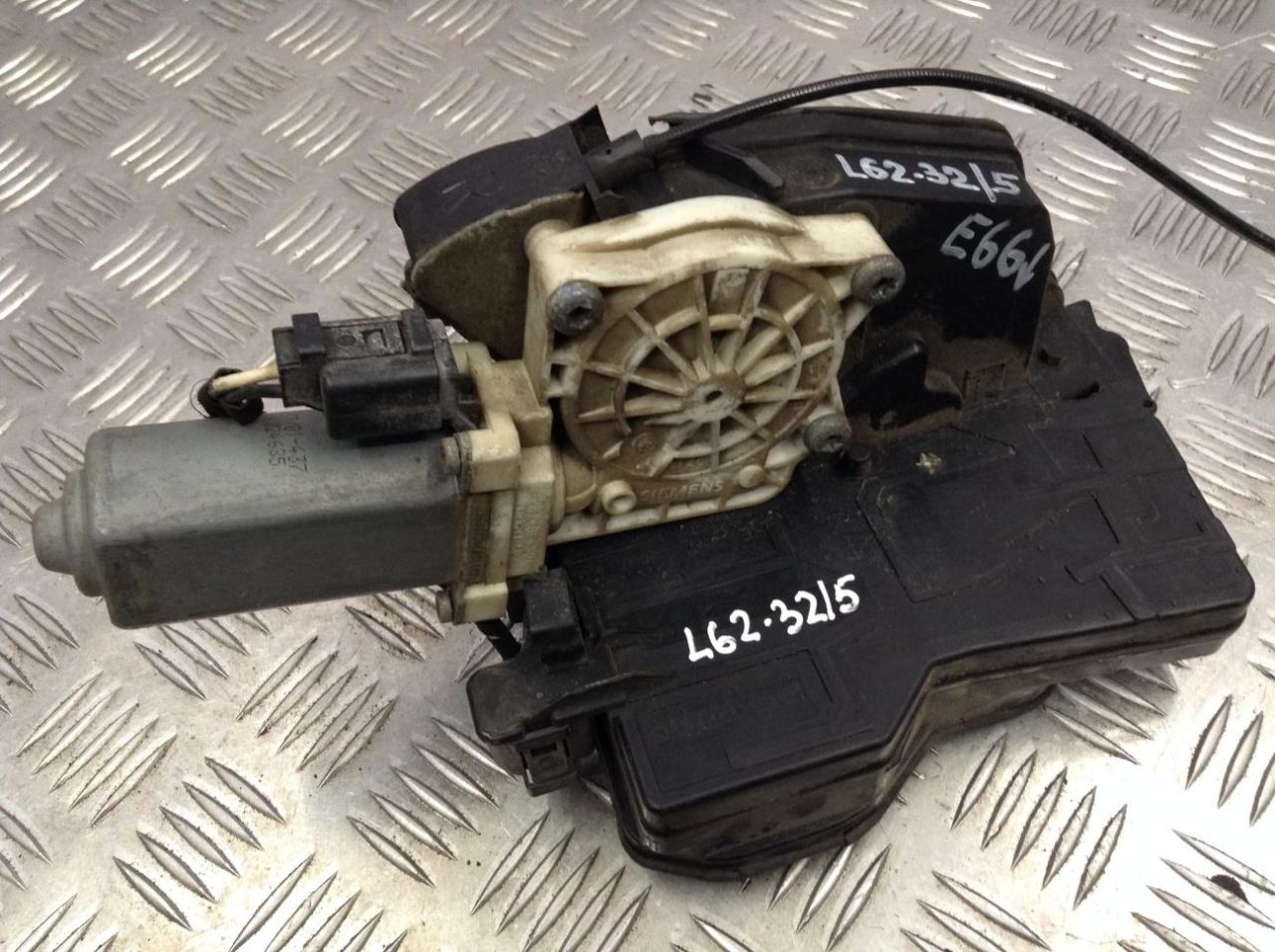 замок двери задней правой BMW 5 серия E60/E61 2005, 2.5 л., дизель, АКПП, универсал, 7028910 - фото №1