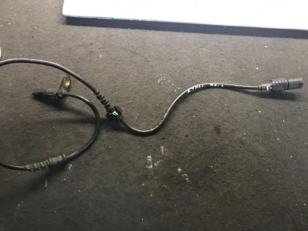 датчик ABS Mercedes-Benz E-Класс W212/S212/C207/A207 2011, 1.8 л., M 271.860, бензин, АКПП, черный, кабриолет, A2075400017, 2075400017 - фото №1