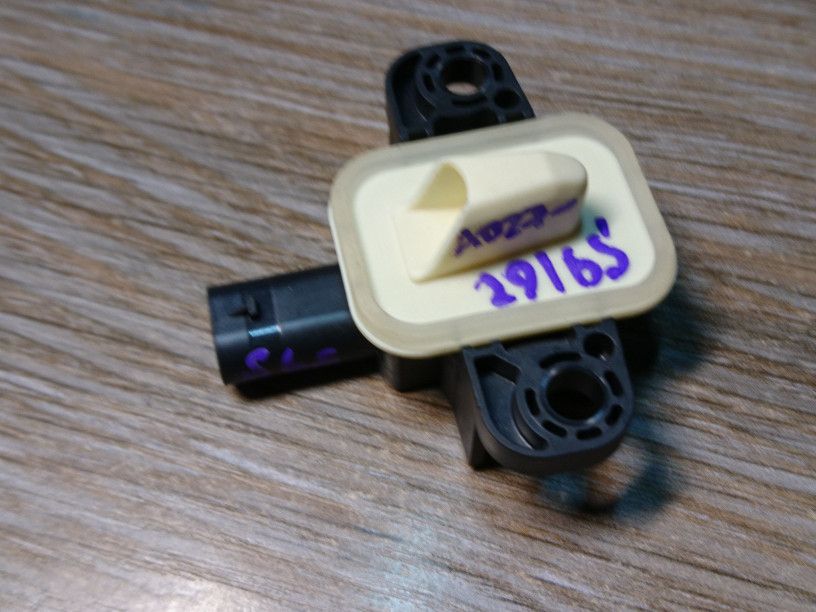 датчик удара Mercedes-Benz GL-Класс X166 2014, 3.0 л., OM 642.826, дизель, АКПП, белый, внедорожник 5 дв., A1668210351 - фото №1